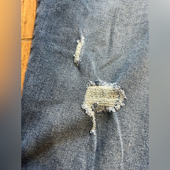 Nicole Miller Blue Ankle Cropped Distressed Jeans - Picture 3 of 5